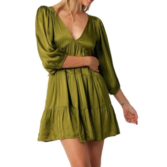 Olivaceous Dresses & Skirts - Olivaceous Tiered V-Neck Open Back Satin Mini Dress Green Size Medium NWT